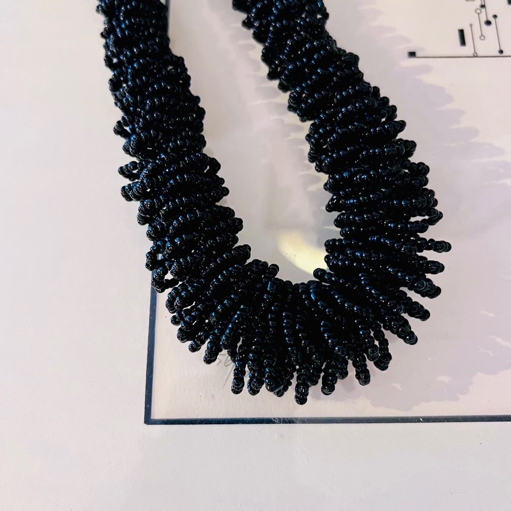 BLACK AND WHITE NECKLACE